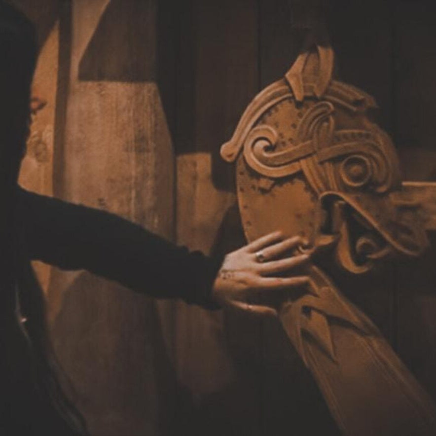 Rune Reading (2 QUESTIONS) with YouTuber Freyia Norling, Gydja living in Sàpmi