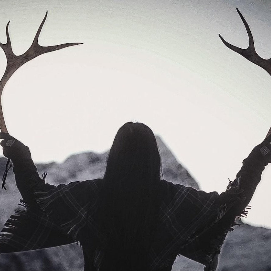 Rune Reading (1 QUESTION) with YouTuber Freyia Norling, Gydja living in Sàpmi