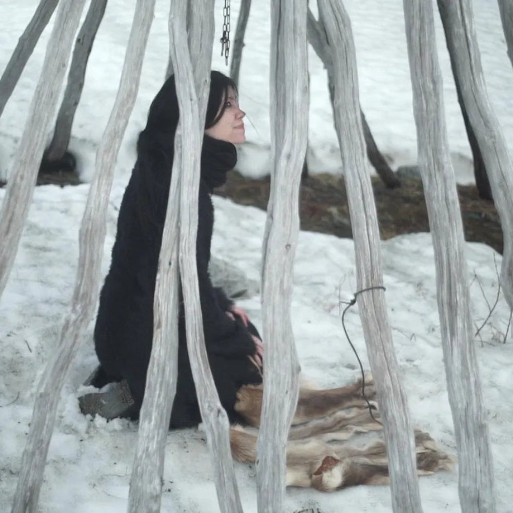 Runebomme Sami Shaman Drum Reading with YouTuber Freyia Norlin, Gydja living in Sàpmi